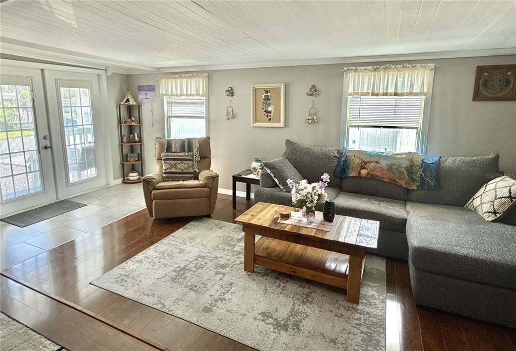 待售: $109,000 (2 贝兹, 1 浴室, 872 平方英尺)