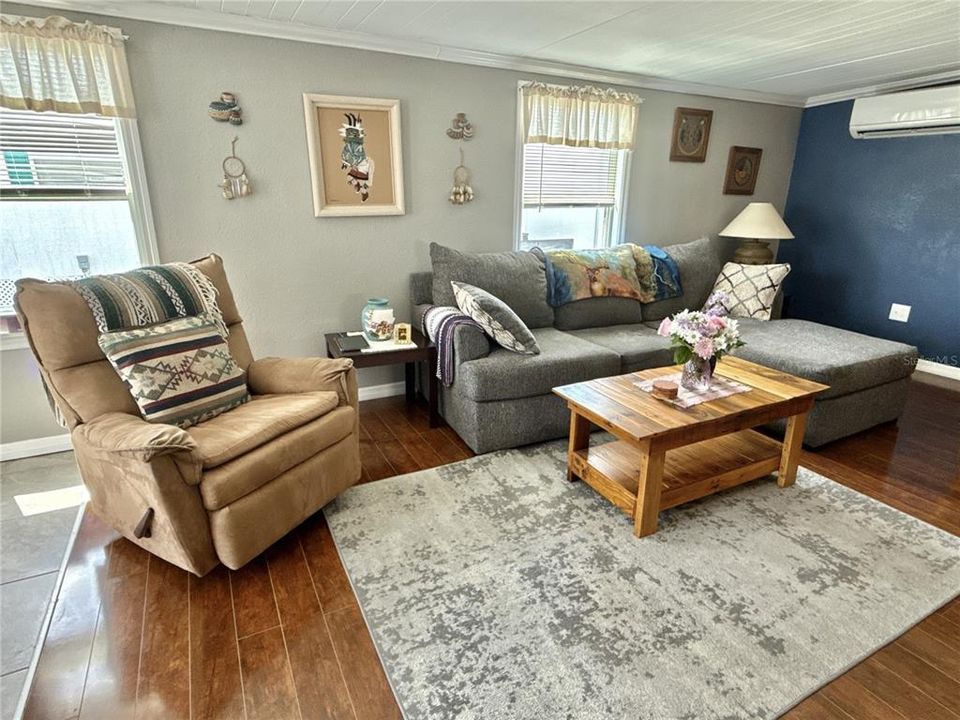 待售: $109,000 (2 贝兹, 1 浴室, 872 平方英尺)