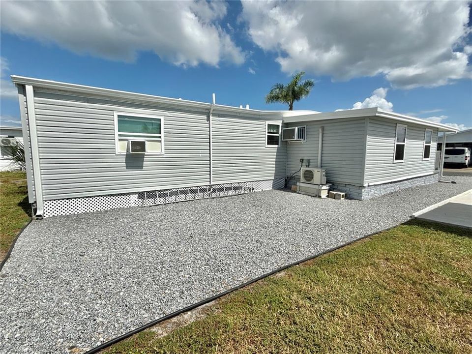 待售: $109,000 (2 贝兹, 1 浴室, 872 平方英尺)