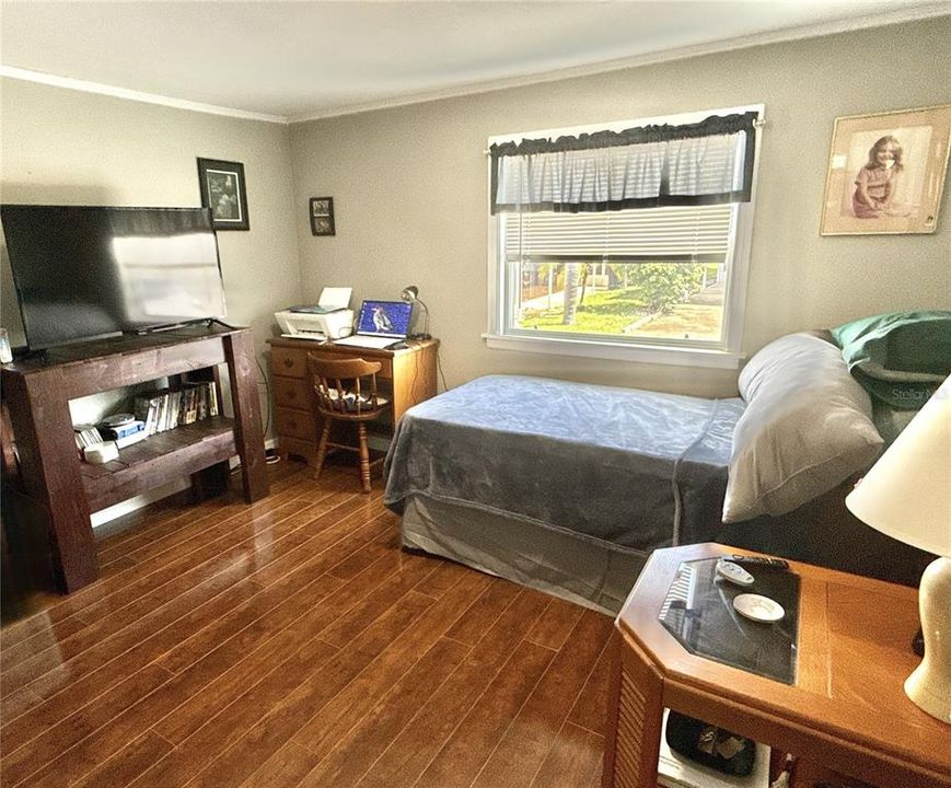 待售: $109,000 (2 贝兹, 1 浴室, 872 平方英尺)