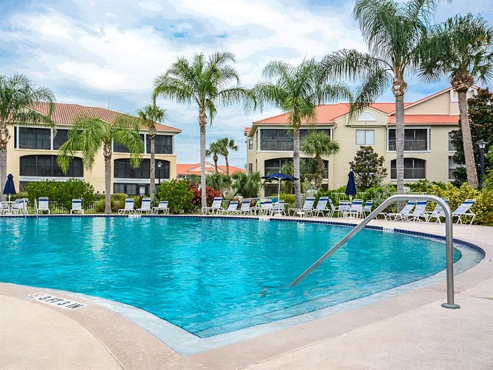 合同活跃: $326,000 (2 贝兹, 2 浴室, 961 平方英尺)