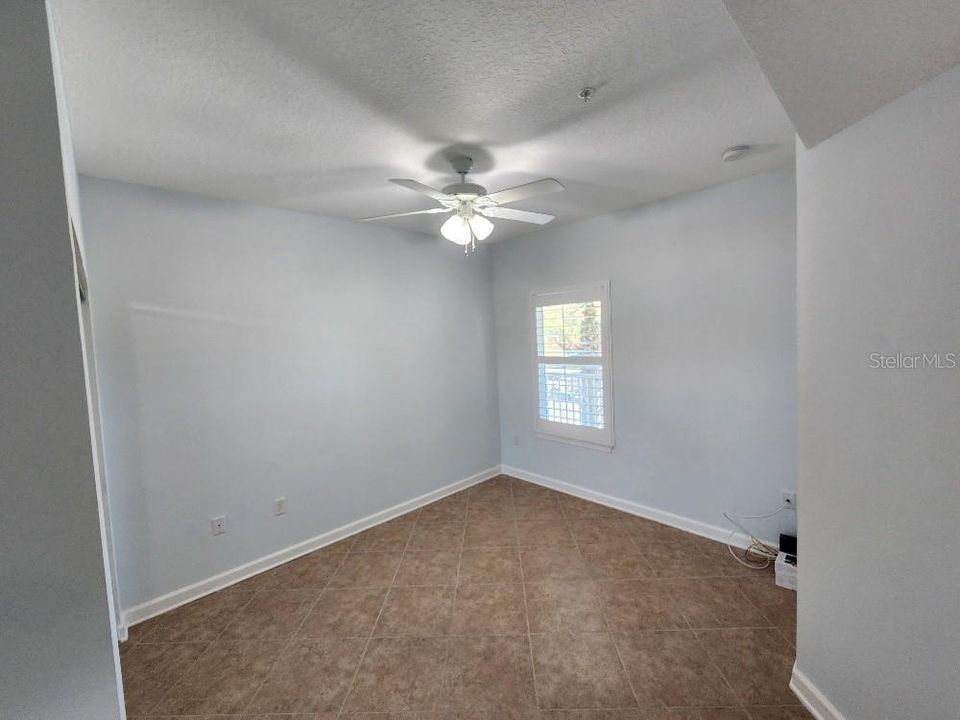 合同活跃: $326,000 (2 贝兹, 2 浴室, 961 平方英尺)