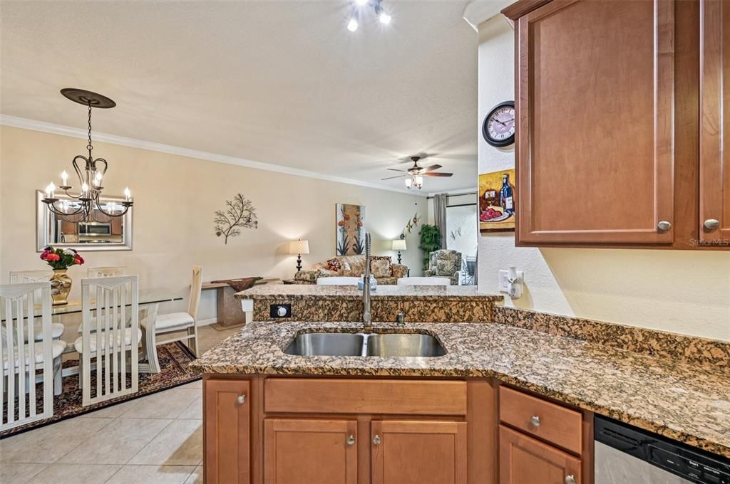 合同活跃: $314,000 (2 贝兹, 2 浴室, 1572 平方英尺)