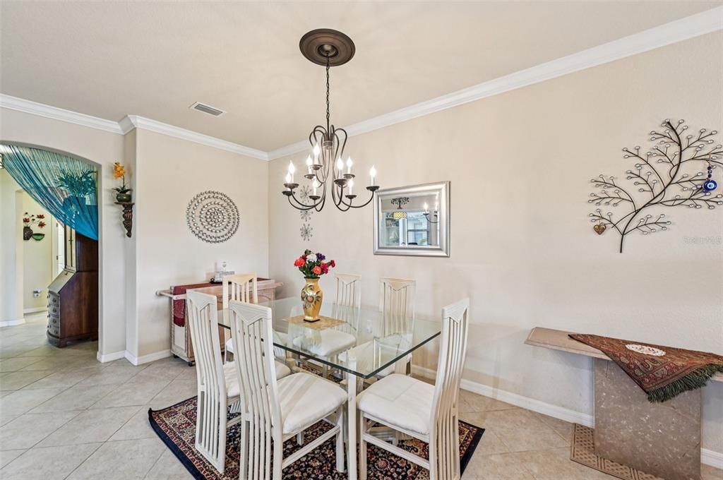 合同活跃: $314,000 (2 贝兹, 2 浴室, 1572 平方英尺)