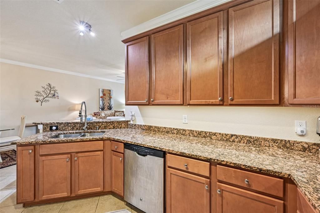 合同活跃: $314,000 (2 贝兹, 2 浴室, 1572 平方英尺)