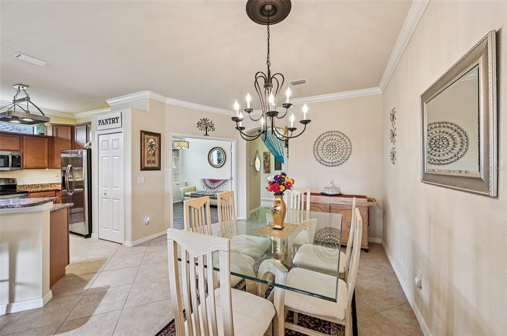 合同活跃: $314,000 (2 贝兹, 2 浴室, 1572 平方英尺)