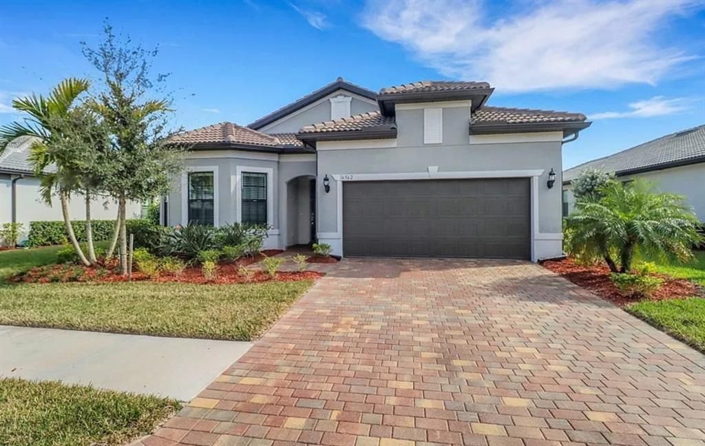 Recently Sold: $450,000 (2 beds, 2 baths, 2027 Square Feet)