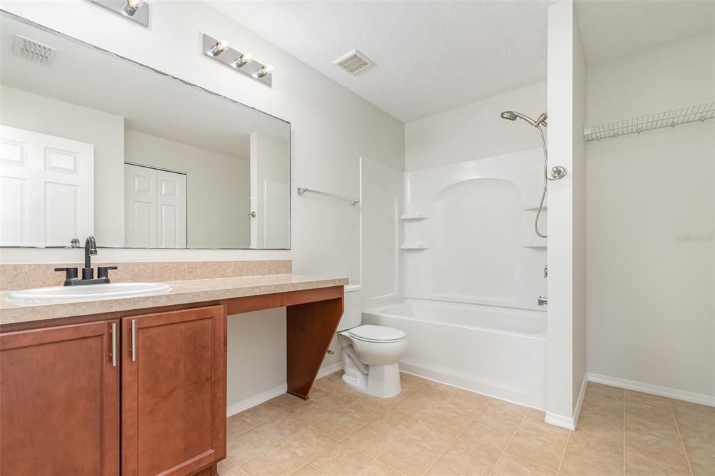 For Sale: $350,000 (3 beds, 3 baths, 2062 Square Feet)