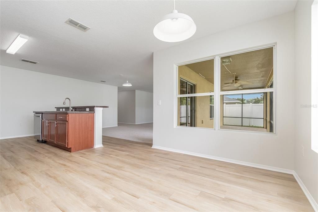 For Sale: $350,000 (3 beds, 3 baths, 2062 Square Feet)