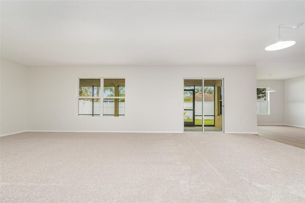 For Sale: $350,000 (3 beds, 3 baths, 2062 Square Feet)