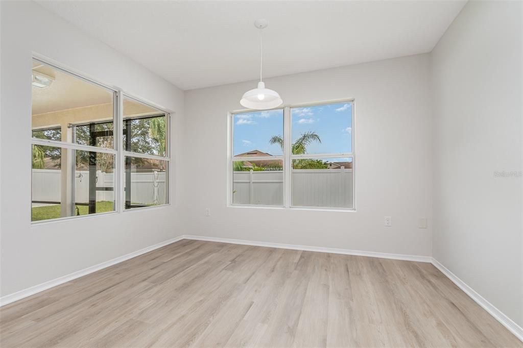 For Sale: $350,000 (3 beds, 3 baths, 2062 Square Feet)