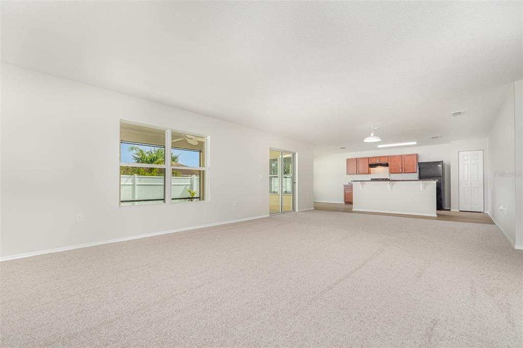 For Sale: $350,000 (3 beds, 3 baths, 2062 Square Feet)