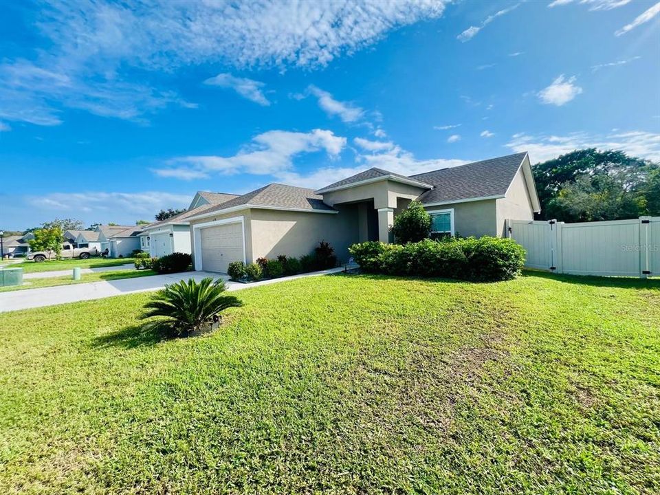 For Sale: $295,000 (3 beds, 2 baths, 1420 Square Feet)