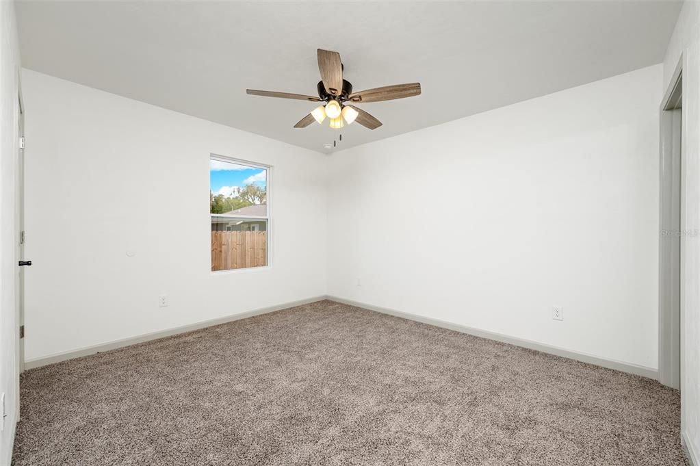 На продажу: $244,900 (3 спален, 2 ванн, 1200 Квадратных фут)