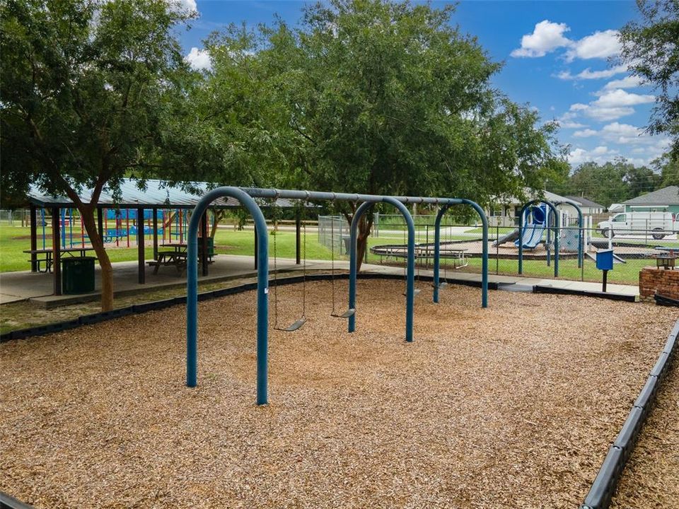 На продажу: $244,900 (3 спален, 2 ванн, 1200 Квадратных фут)