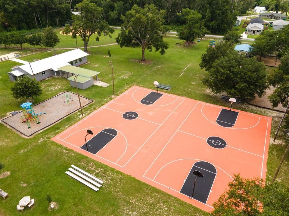 На продажу: $244,900 (3 спален, 2 ванн, 1200 Квадратных фут)