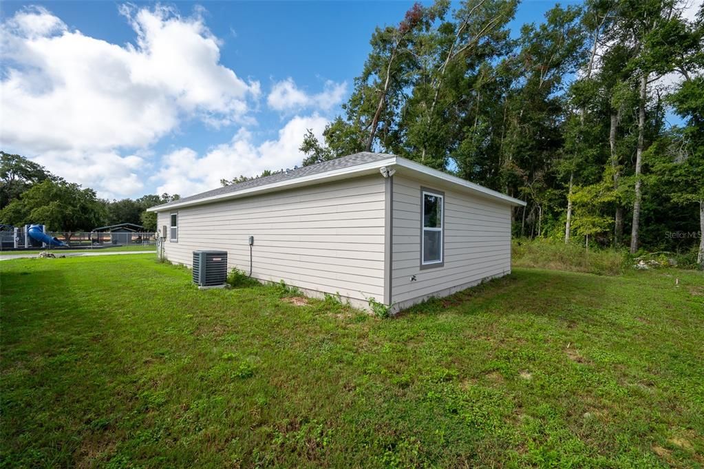 На продажу: $244,900 (3 спален, 2 ванн, 1200 Квадратных фут)