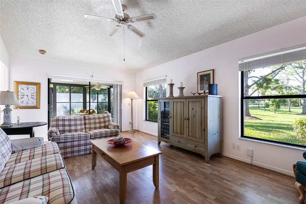 For Sale: $279,000 (2 beds, 2 baths, 1399 Square Feet)