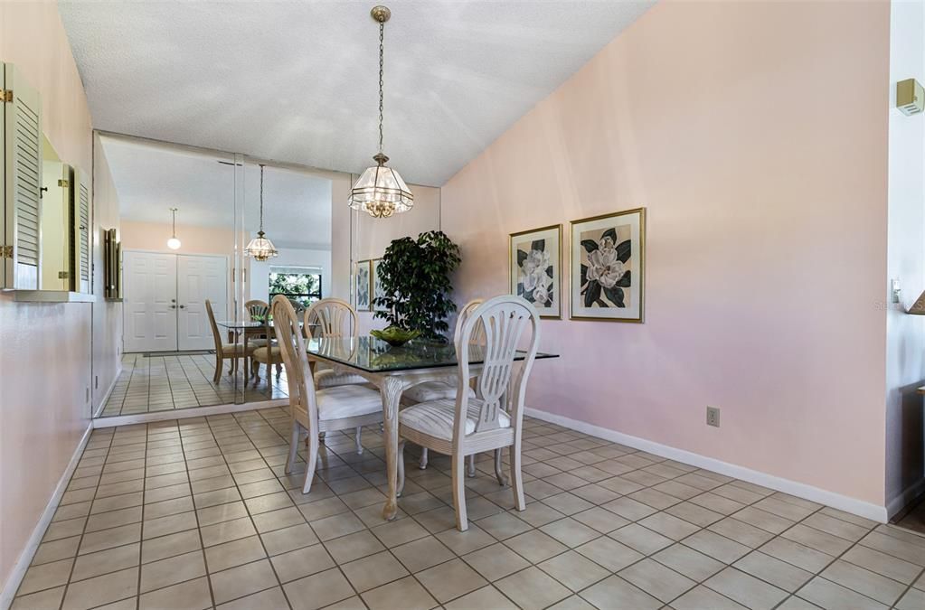 For Sale: $279,000 (2 beds, 2 baths, 1399 Square Feet)