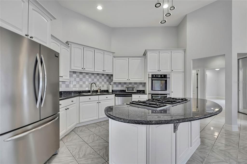 For Sale: $629,000 (5 beds, 3 baths, 2966 Square Feet)