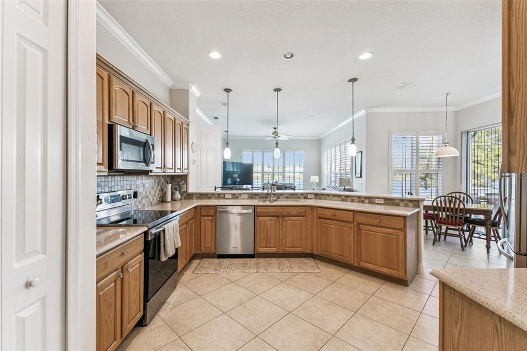 На продажу: $480,000 (3 спален, 2 ванн, 2450 Квадратных фут)