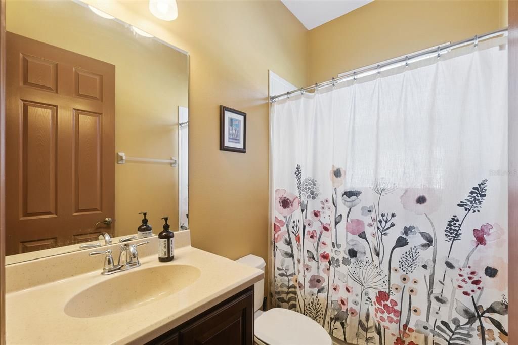 Activo con contrato: $560,000 (4 camas, 3 baños, 2565 Pies cuadrados)