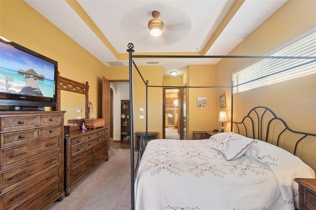 Activo con contrato: $560,000 (4 camas, 3 baños, 2565 Pies cuadrados)