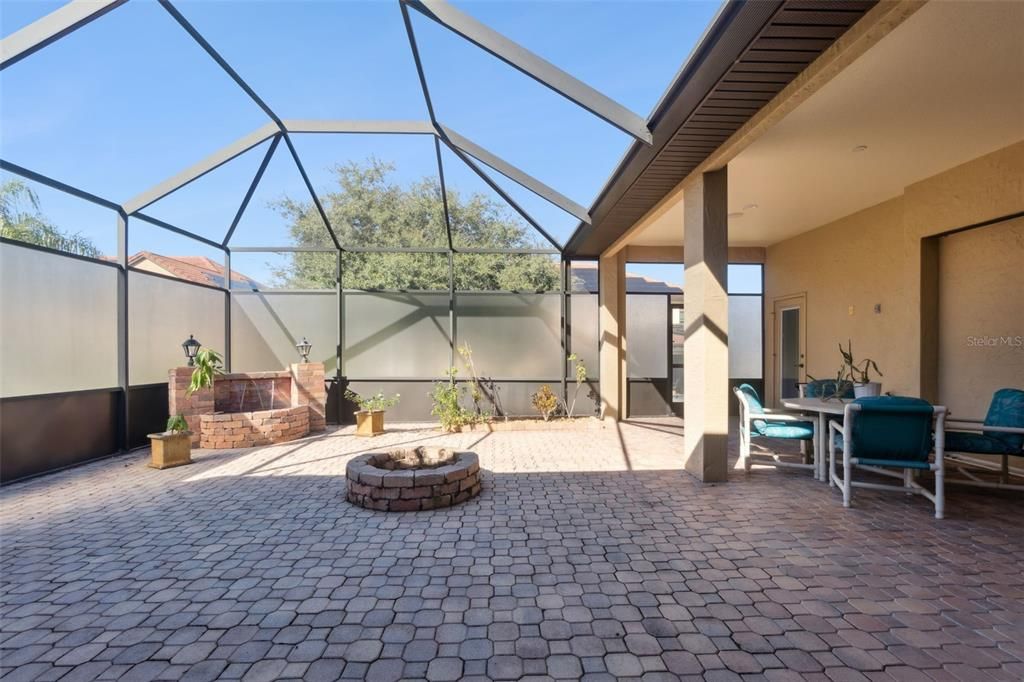 Activo con contrato: $560,000 (4 camas, 3 baños, 2565 Pies cuadrados)