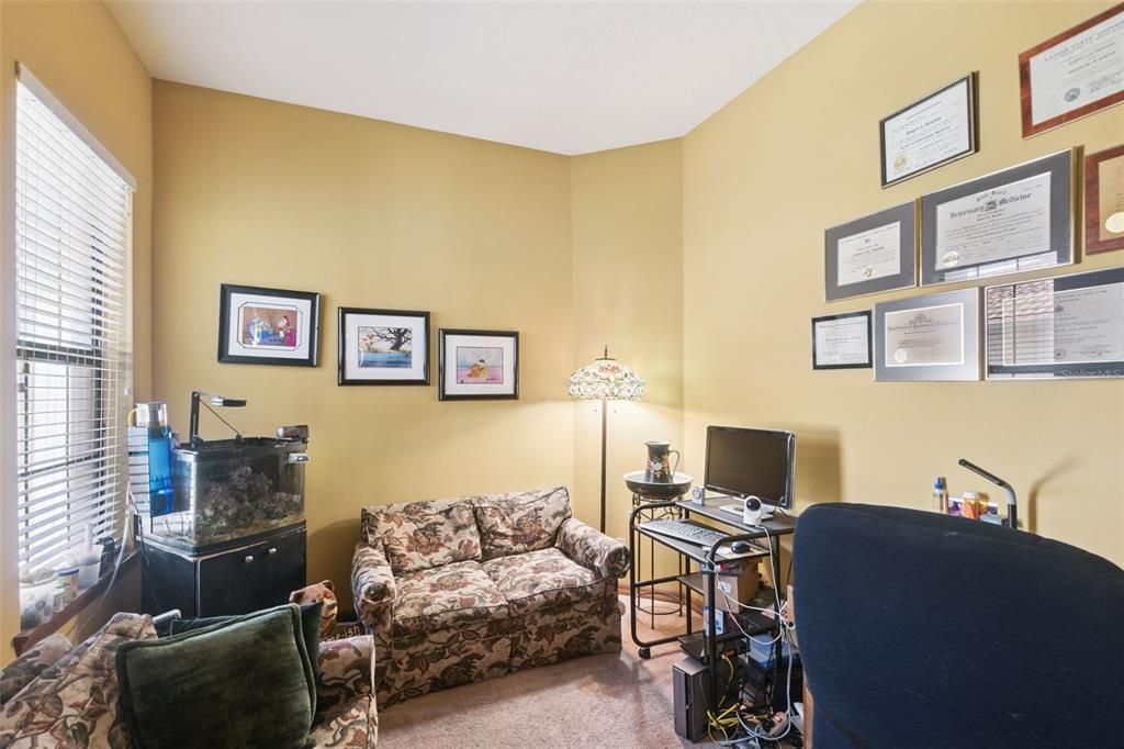 Activo con contrato: $560,000 (4 camas, 3 baños, 2565 Pies cuadrados)