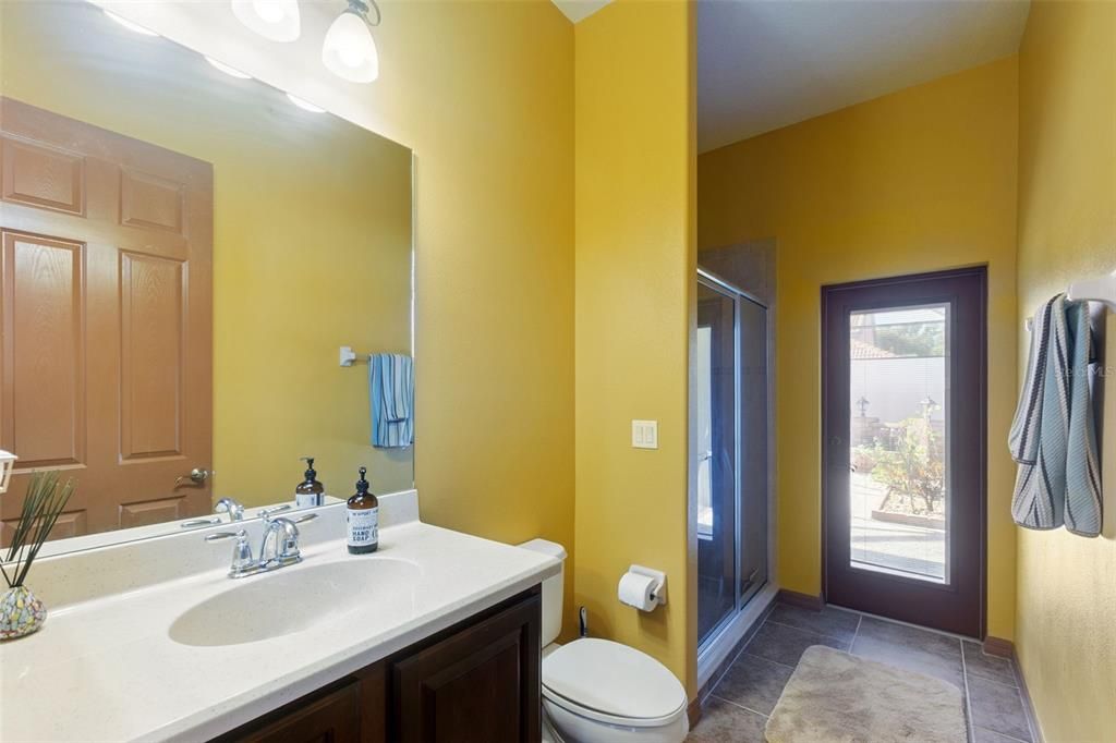 Activo con contrato: $560,000 (4 camas, 3 baños, 2565 Pies cuadrados)