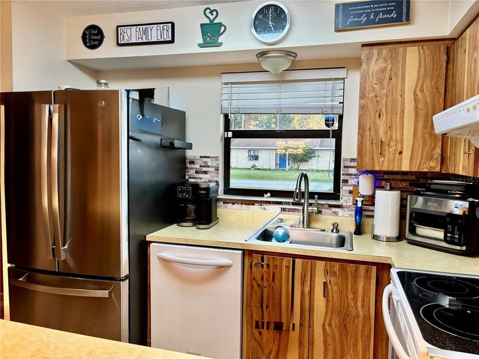 For Sale: $249,900 (3 beds, 2 baths, 2028 Square Feet)