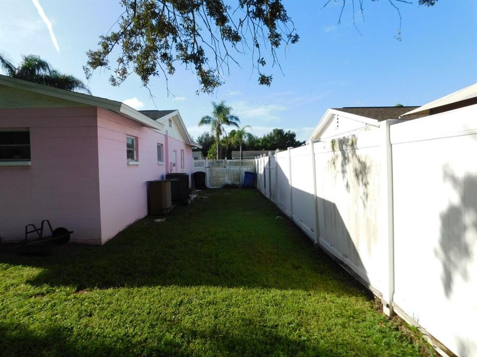 Active With Contract: $319,800 (3 beds, 2 baths, 1300 Square Feet)