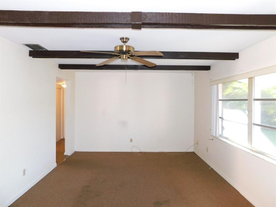 Active With Contract: $319,800 (3 beds, 2 baths, 1300 Square Feet)