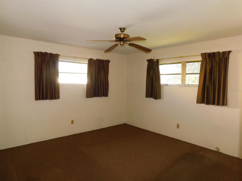 Active With Contract: $319,800 (3 beds, 2 baths, 1300 Square Feet)