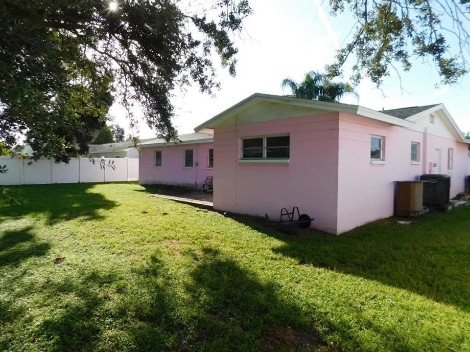 Active With Contract: $319,800 (3 beds, 2 baths, 1300 Square Feet)