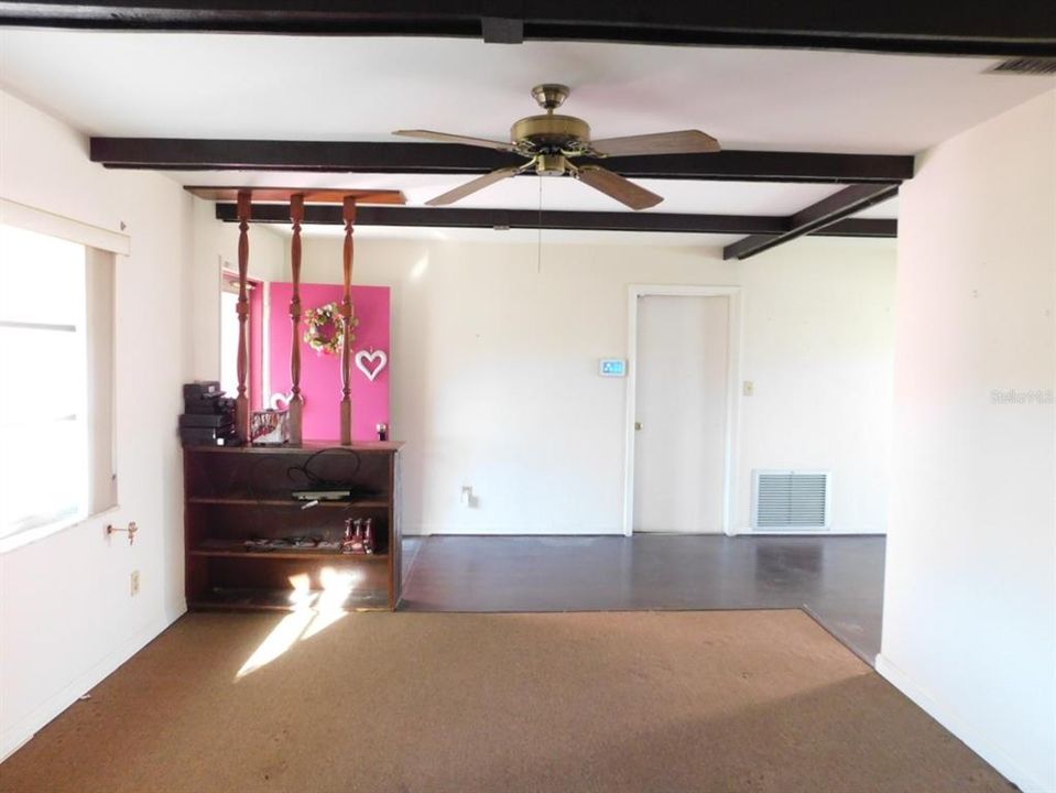 Active With Contract: $319,800 (3 beds, 2 baths, 1300 Square Feet)