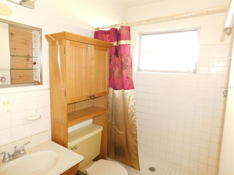 Active With Contract: $319,800 (3 beds, 2 baths, 1300 Square Feet)