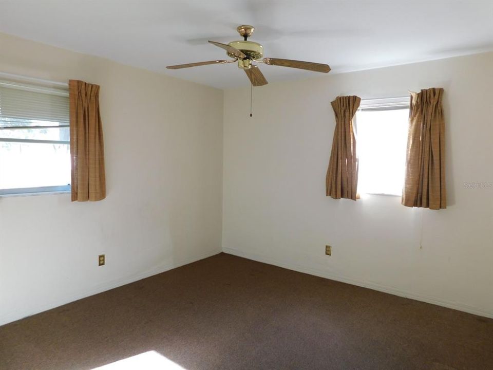 Active With Contract: $319,800 (3 beds, 2 baths, 1300 Square Feet)