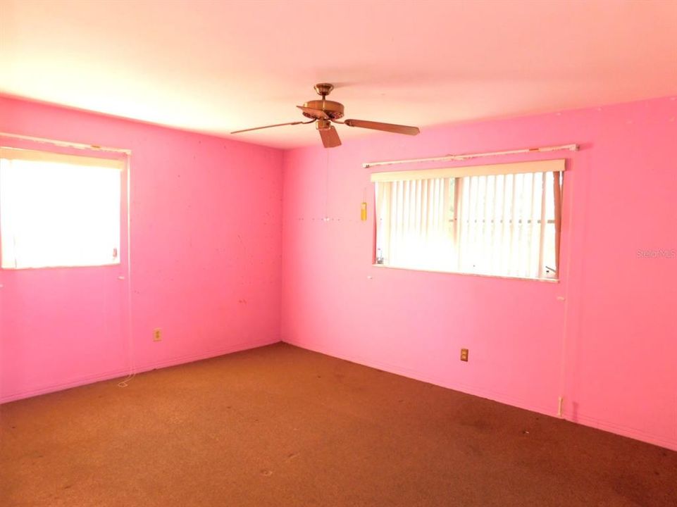 Active With Contract: $319,800 (3 beds, 2 baths, 1300 Square Feet)