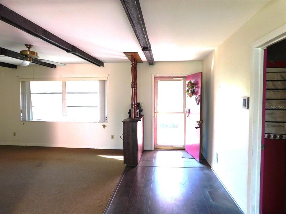 Active With Contract: $319,800 (3 beds, 2 baths, 1300 Square Feet)