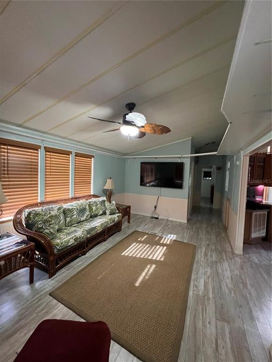 待售: $164,000 (2 贝兹, 2 浴室, 890 平方英尺)