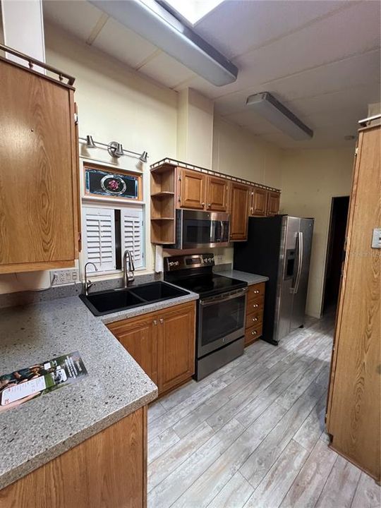 待售: $164,000 (2 贝兹, 2 浴室, 890 平方英尺)