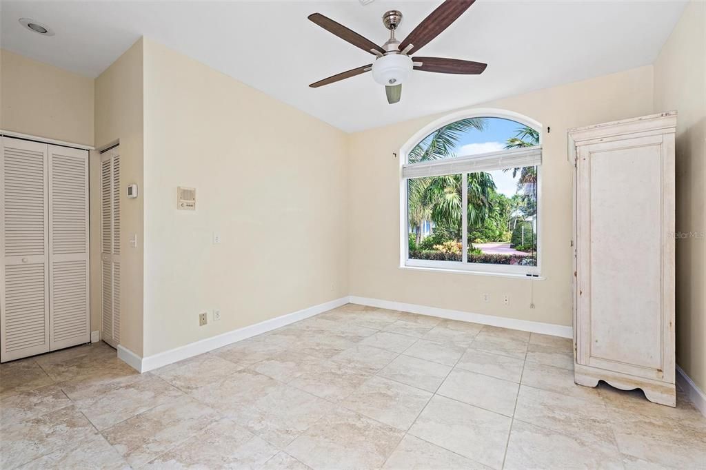 Activo con contrato: $1,349,000 (4 camas, 4 baños, 2863 Pies cuadrados)