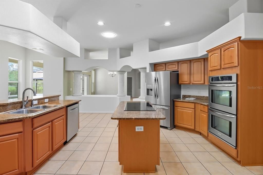 Под контрактом: $539,000 (4 спален, 3 ванн, 3143 Квадратных фут)