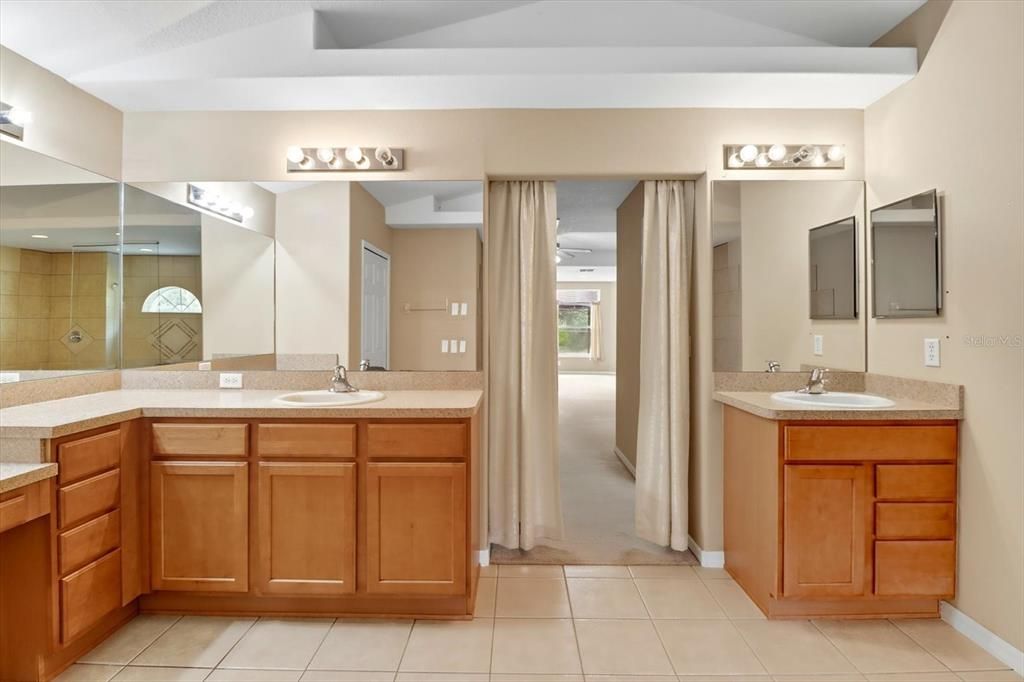 Под контрактом: $539,000 (4 спален, 3 ванн, 3143 Квадратных фут)