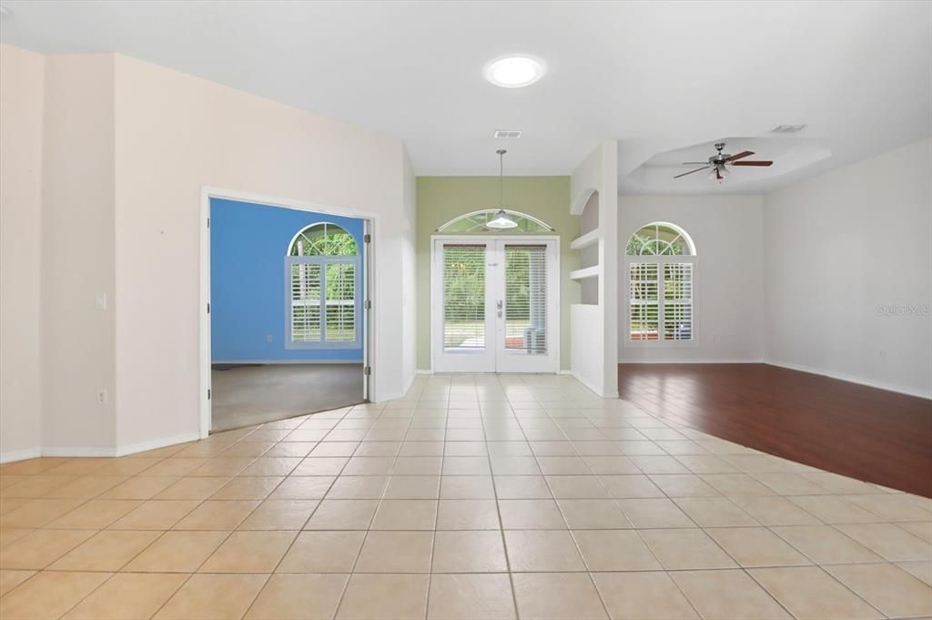 Под контрактом: $539,000 (4 спален, 3 ванн, 3143 Квадратных фут)