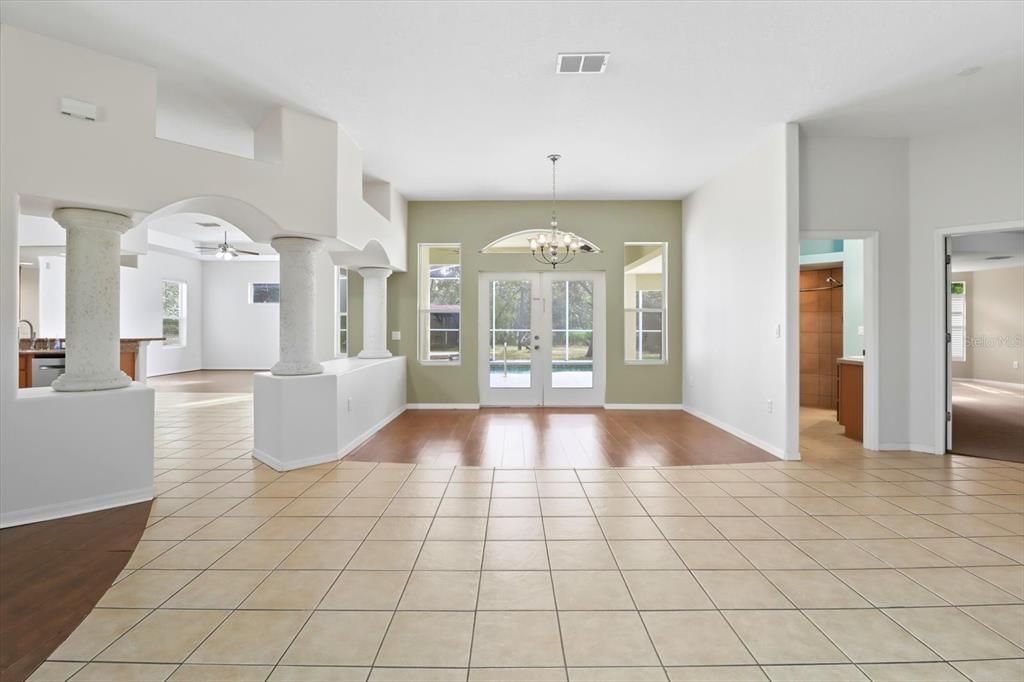 Под контрактом: $539,000 (4 спален, 3 ванн, 3143 Квадратных фут)