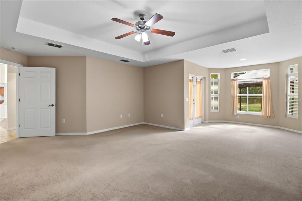 Под контрактом: $539,000 (4 спален, 3 ванн, 3143 Квадратных фут)