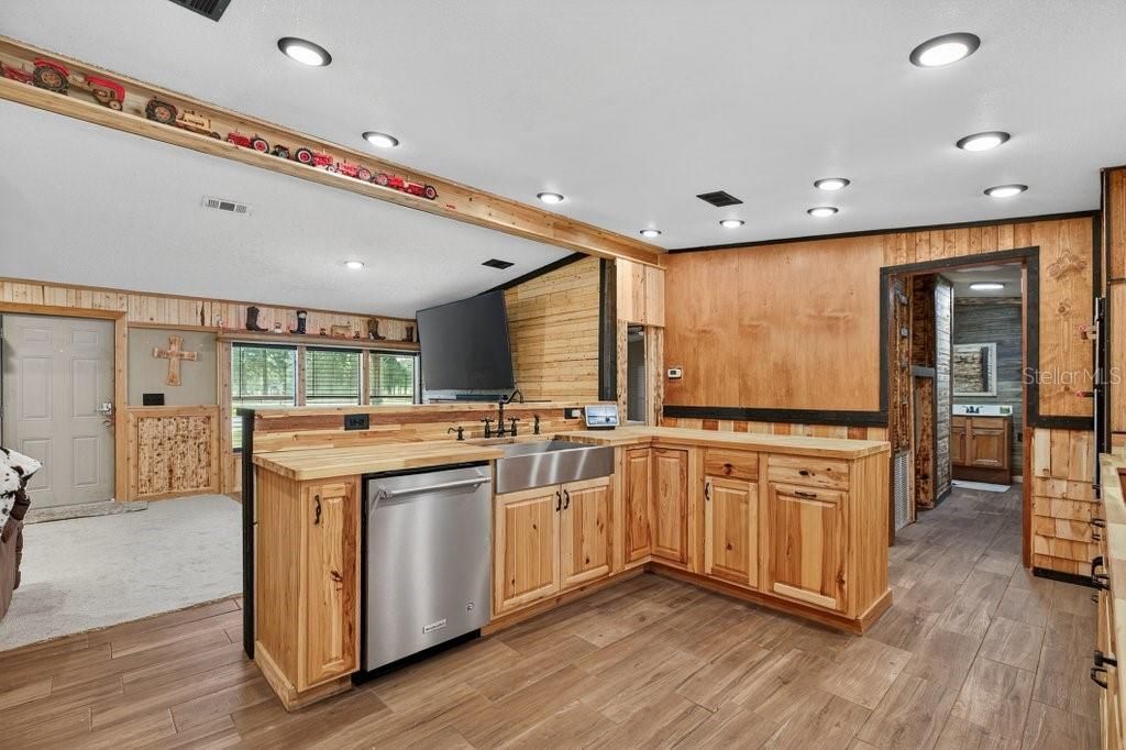 En Venta: $325,000 (3 camas, 2 baños, 1404 Pies cuadrados)