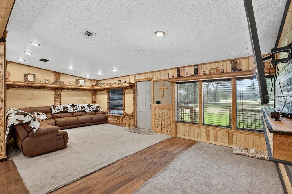 En Venta: $325,000 (3 camas, 2 baños, 1404 Pies cuadrados)